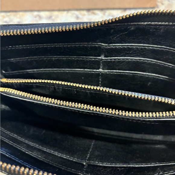 Gently used TORY BURCH wallet - Picture 5 of 5